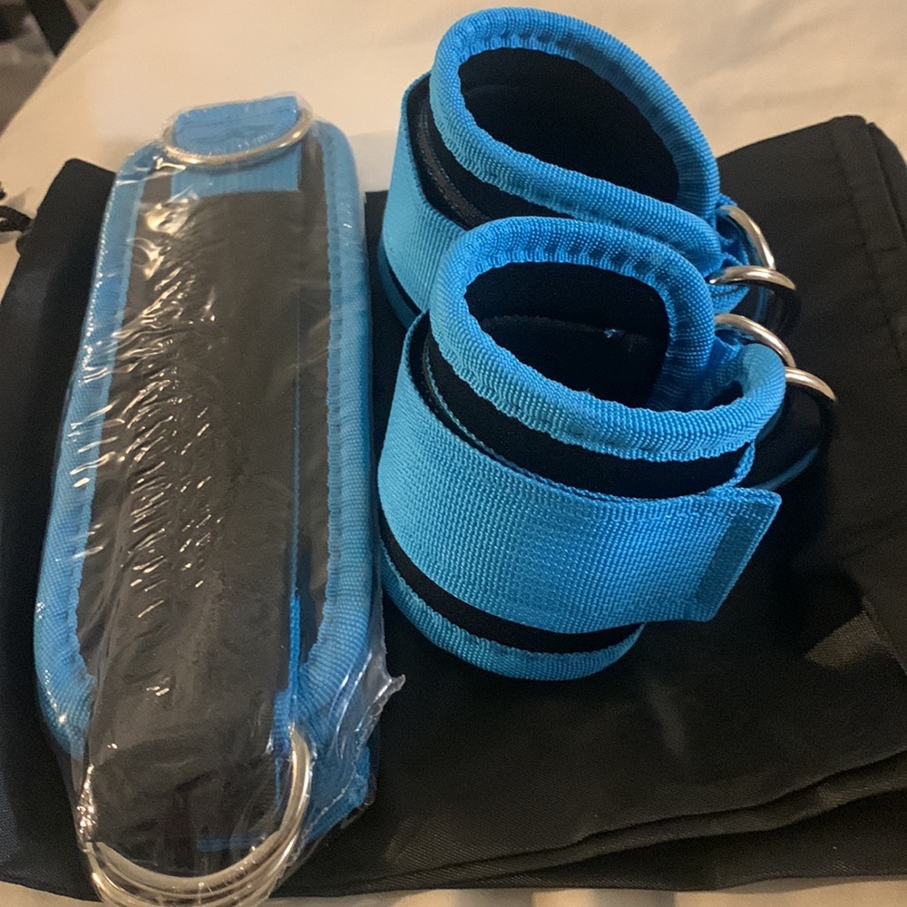 2 sets of ankle straps both blue and black. Never been used plus 2 carrying bags